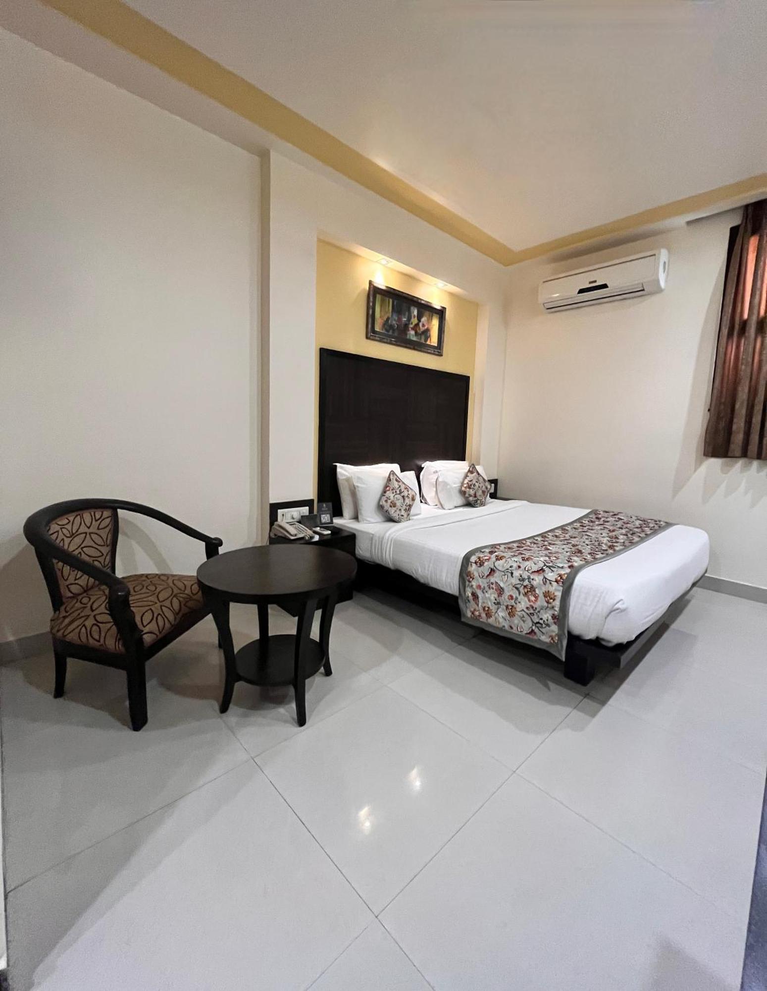 Ratnawali - A Vegetarian Heritage Hotel Jaipur Eksteriør bilde