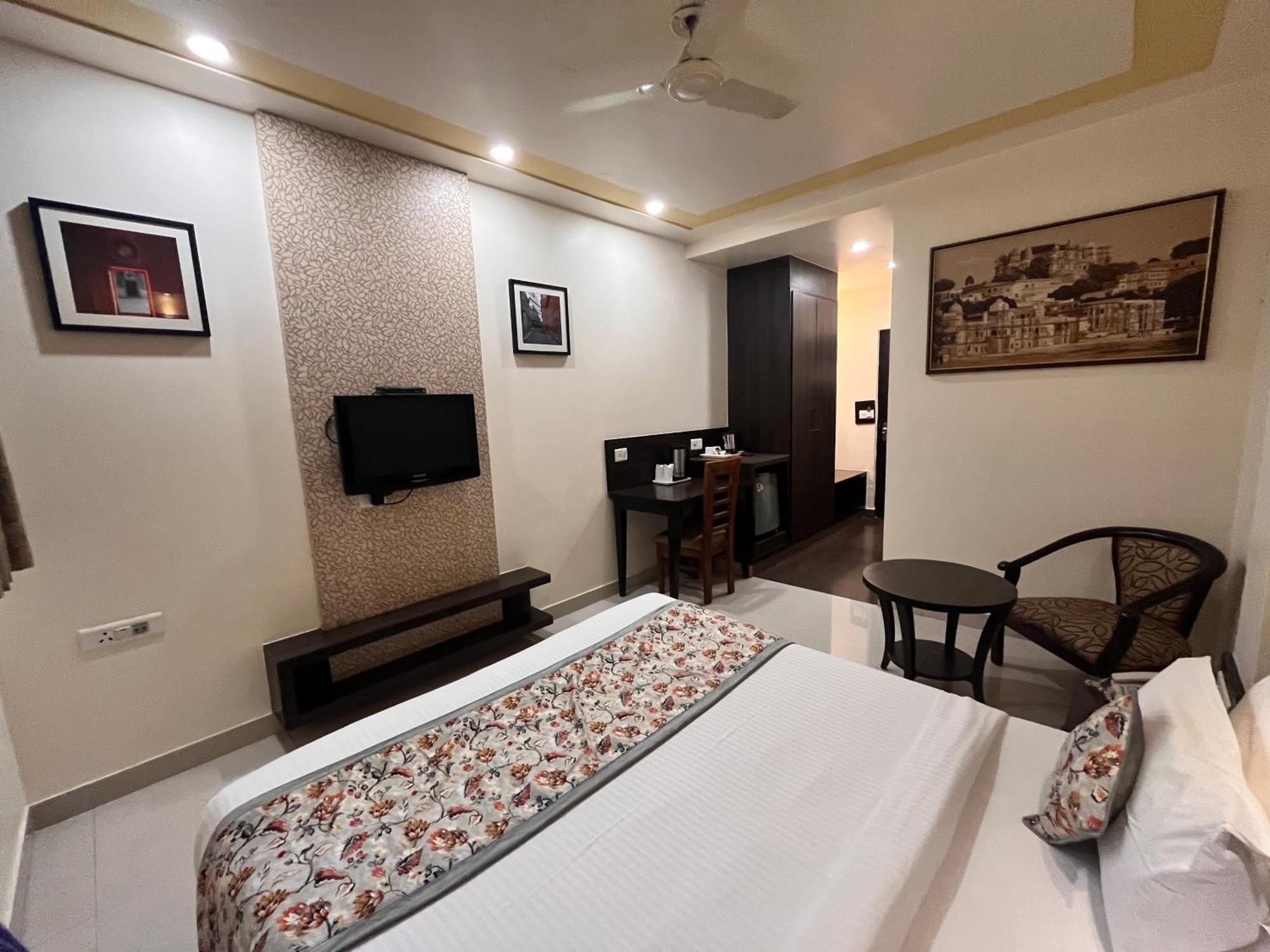 Ratnawali - A Vegetarian Heritage Hotel Jaipur Eksteriør bilde